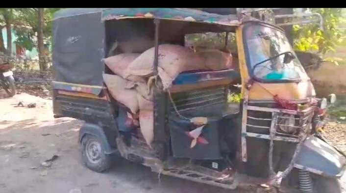 कालाबाजारी के लिए आपूर्ति विभाग के गोदाम से खाद्यान्न लादकर जा रहा जब्त ऑटो गायब