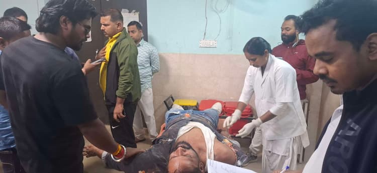 वाहन ने साइकिल में मारी टक्कर, तीन लोग घायल