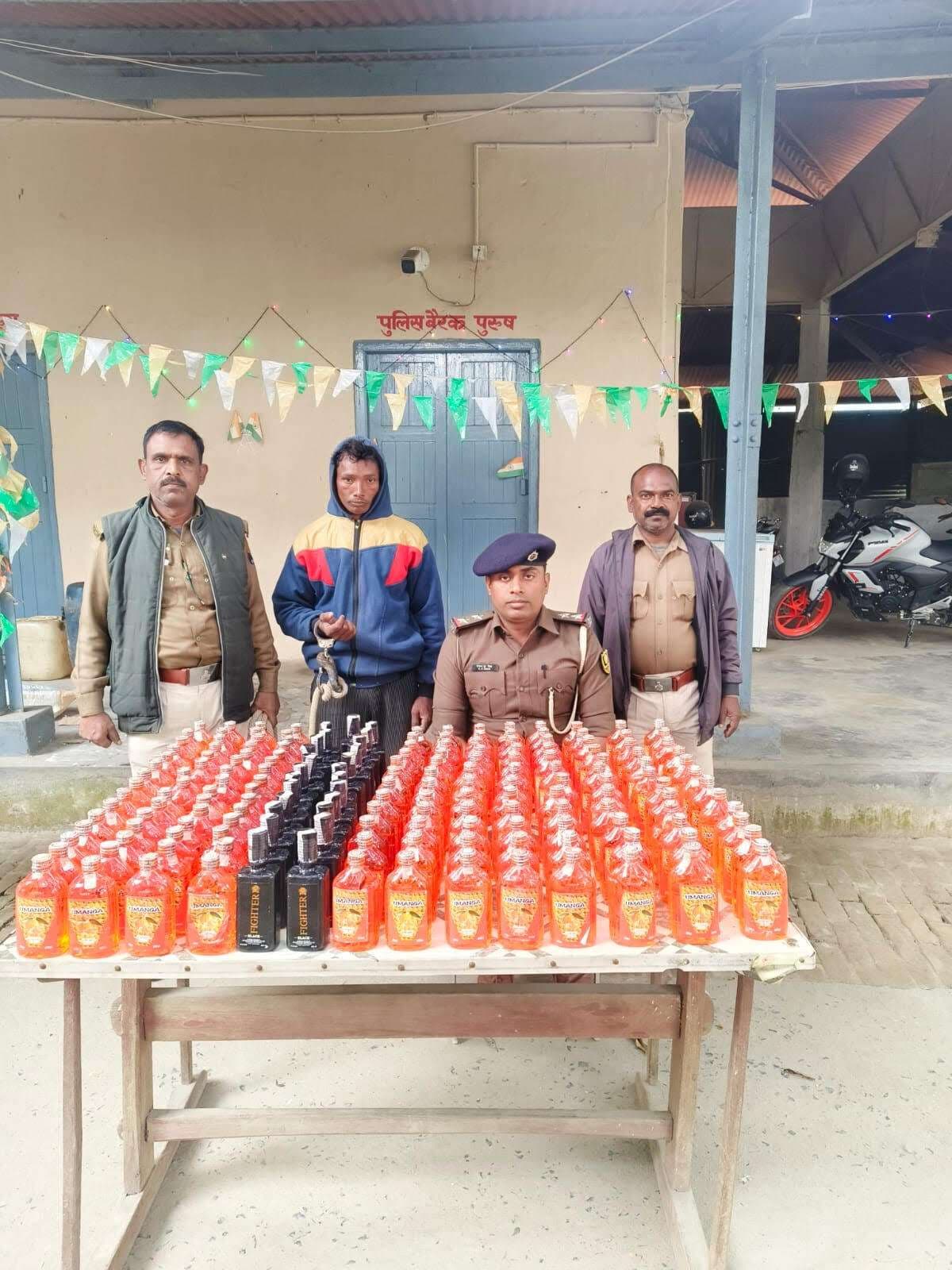 210 बोतल नेपाली शराब के साथ तस्कर गिरफ्तार, एक फरार