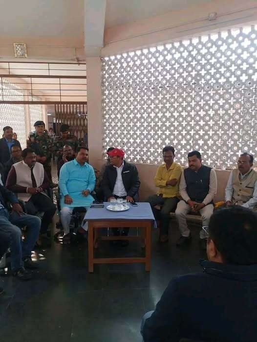 लोगों को समुचित स्वास्थ्य सुविधायें उपलब्ध करायें