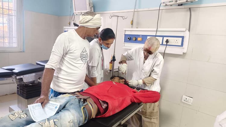 सड़क हादसे में बाइक सवार तीन किशोर जख्मी