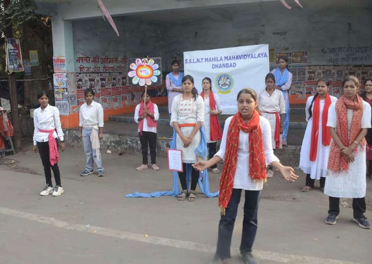 Dhanbad News: नाटक के माध्यम से यौन उत्पीड़न से लड़ने का संदेश