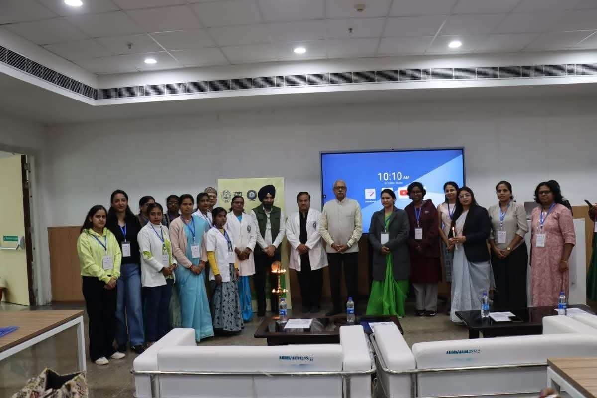 Deoghar News : 50 से अधिक नर्सों ने एम्स में सीखे करुणामय देखभाल के आधुनिक तरीके