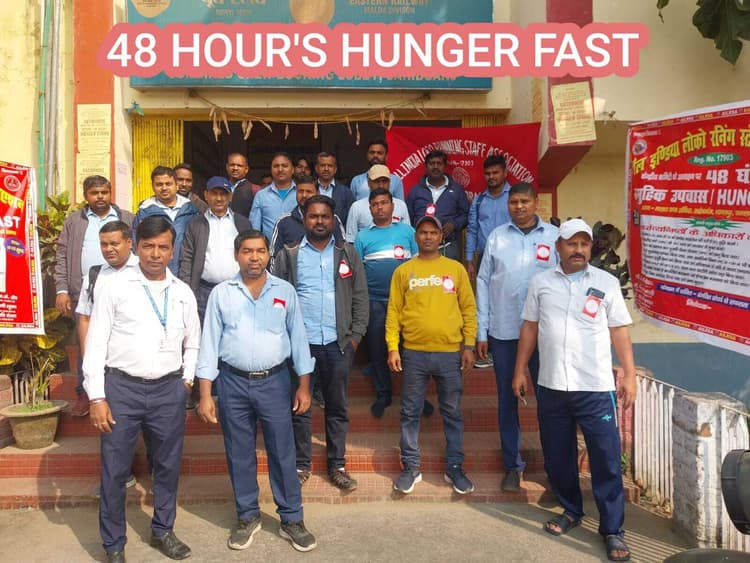 रनिंग अलाउंस बढ़ाने को लेकर लोको पायलटों ने की भूख हड़ताल