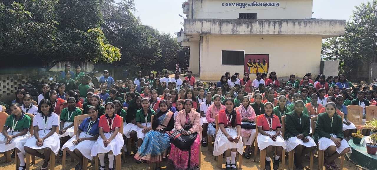 मधुपुर कस्तूरबा गांधी आवासीय विद्यालय का मना 21वां स्थापना दिवस