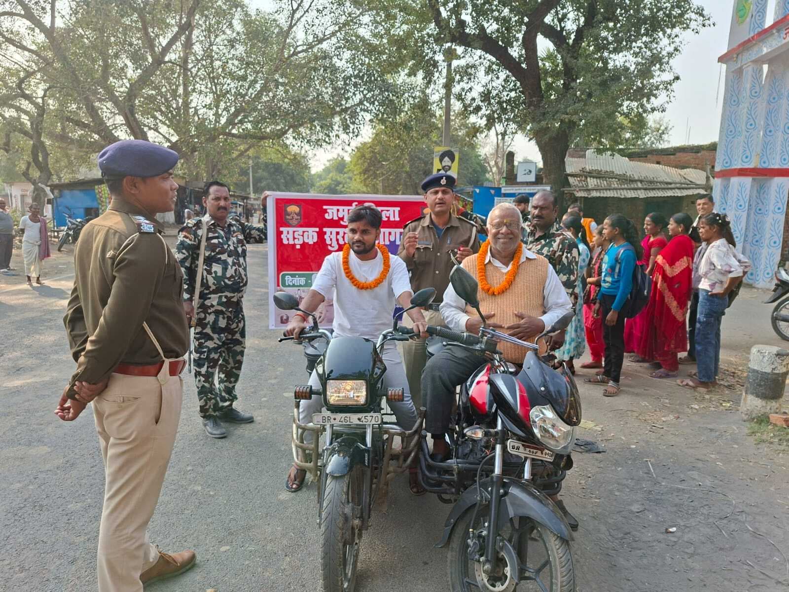 जीवन अनमोल है, सड़क पर यातायात नियमों का करें पालन