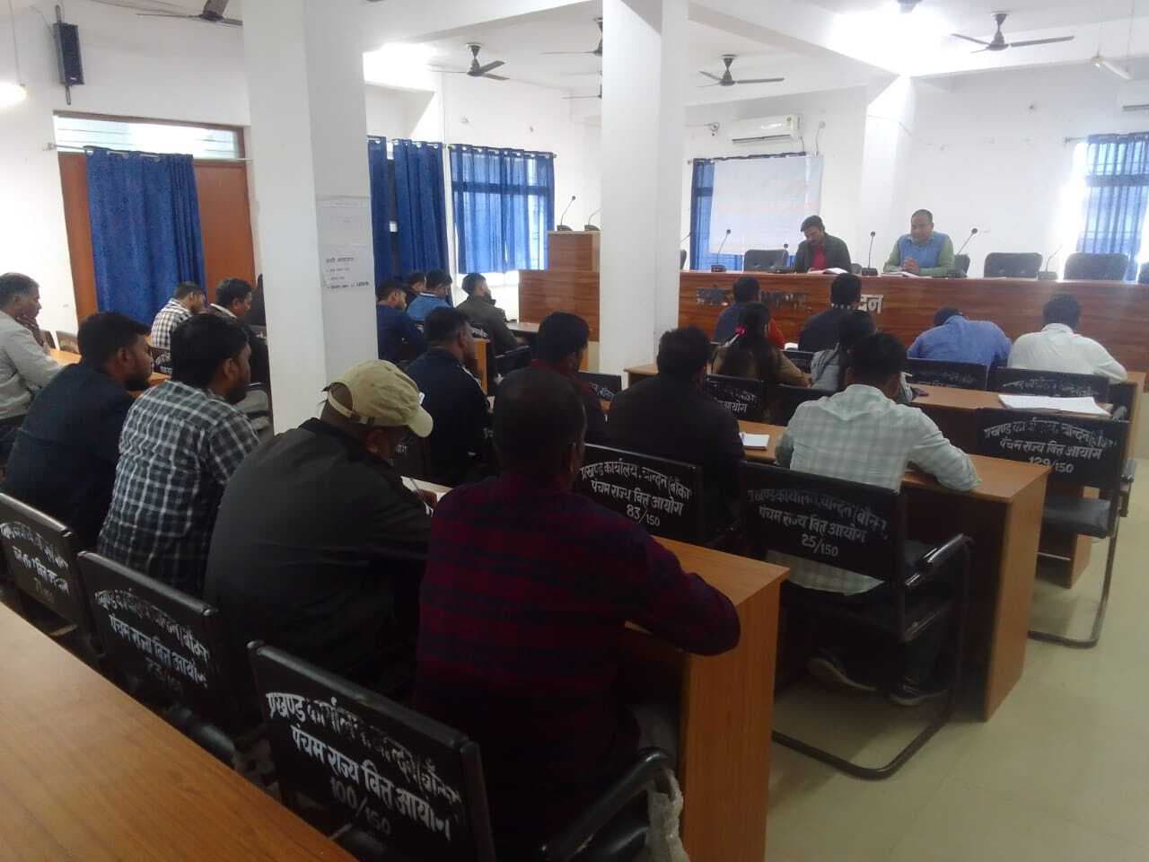 चांदन बीडीओ ने की समीक्षात्मक बैठक