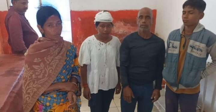 ऑटो व बाइक में टक्कर पति-पत्नी हुआ जख्मी, रेफर