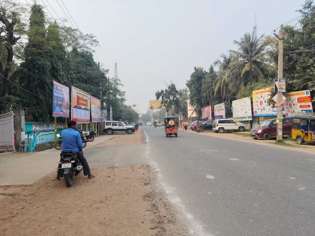 Madhubani News : टीम ने समाहरणालय के सामने सड़क व कोर्ट परिसर से फुटपाथी दुकान हटवायी