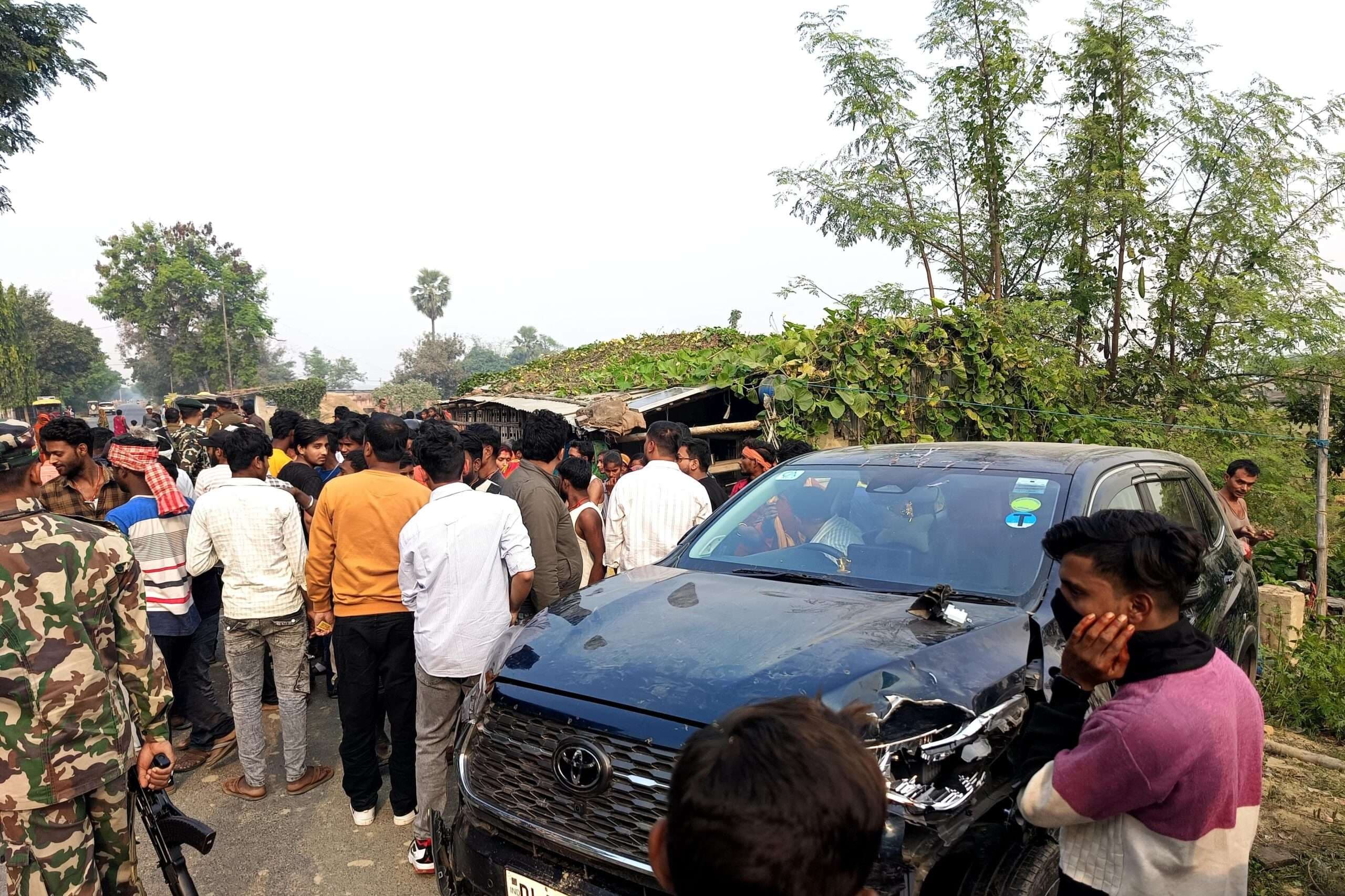 Madhubani News : कार की ठोकर से महिला समेत दो जख्मी