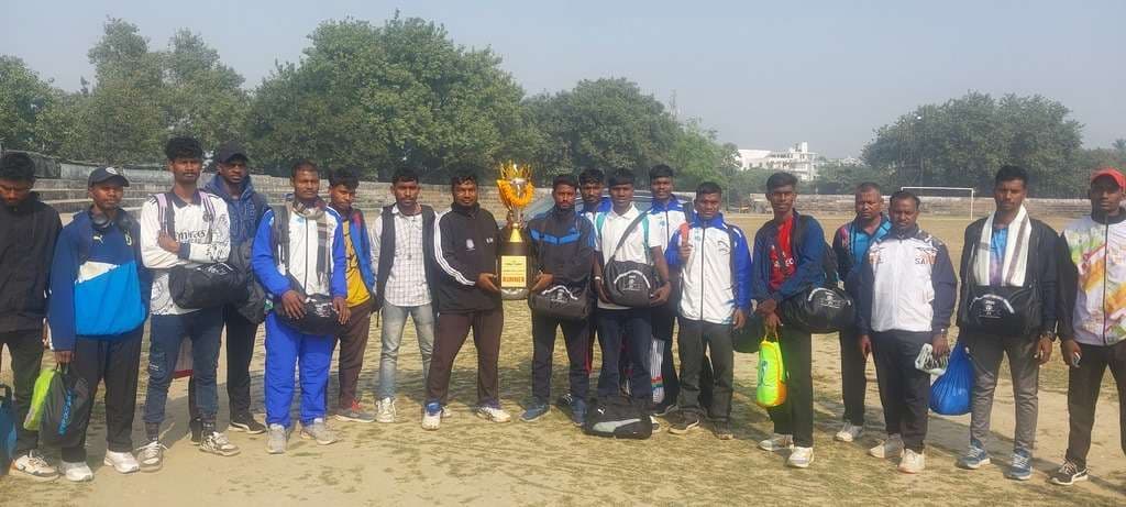 अंतर जिला फुटबॉल प्रतियोगिता में गोड्डा टीम बनी उपविजेता