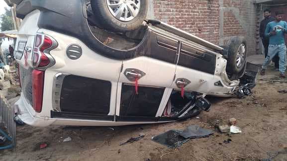 गांधीग्राम में स्कॉर्पियो दुर्घटनाग्रस्त, महिला गंभीर रूप से घायल