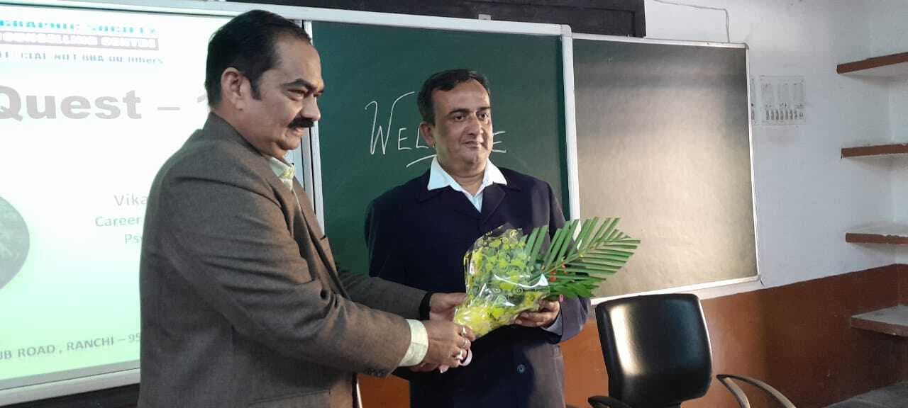 Chaibasa News : परीक्षा को लेकर तनाव न लें, बोर्ड पैटर्न पर ध्यान केंद्रित करें