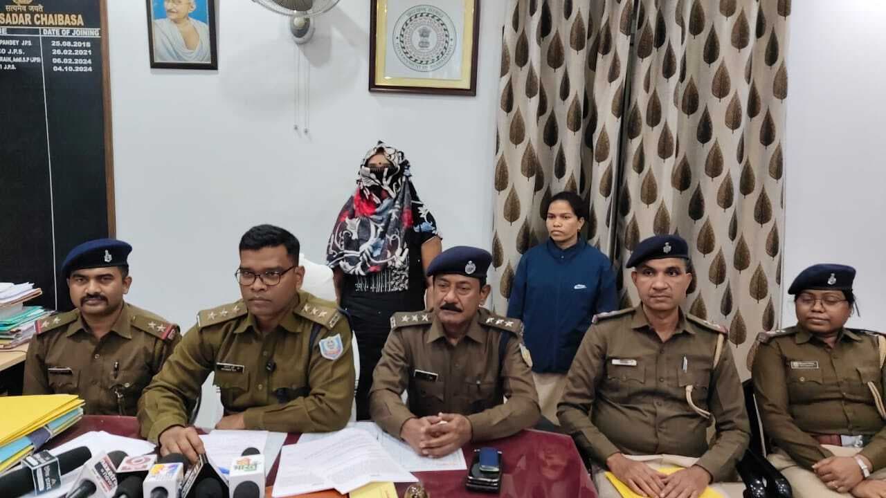 Chaibasa News : जेनरल स्टोर से 161 पुड़िया ब्राउन शुगर जब्त, महिला गिरफ्तार
