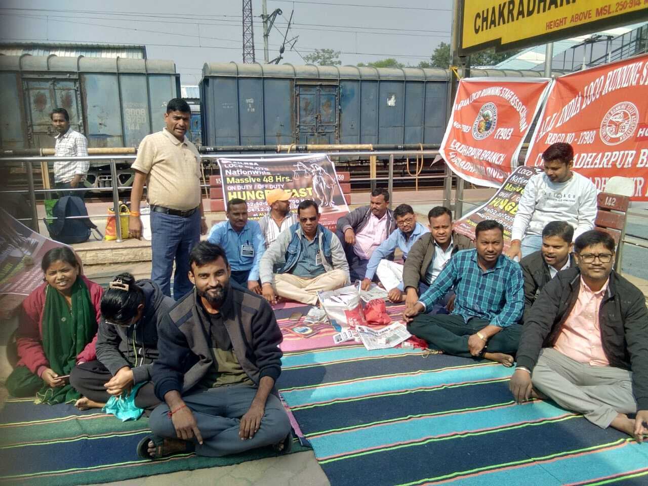 Chaibasa News : रनिंग अलाउंस 25% बढ़े, लगातार दो रात से अधिक ड्यूटी न मिले