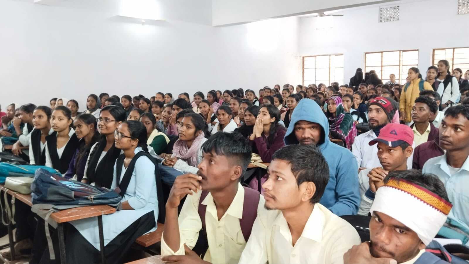 Chaibasa News : अग्निवीर में शामिल होकर देश की सेवा करें युवा : कर्नल रावत