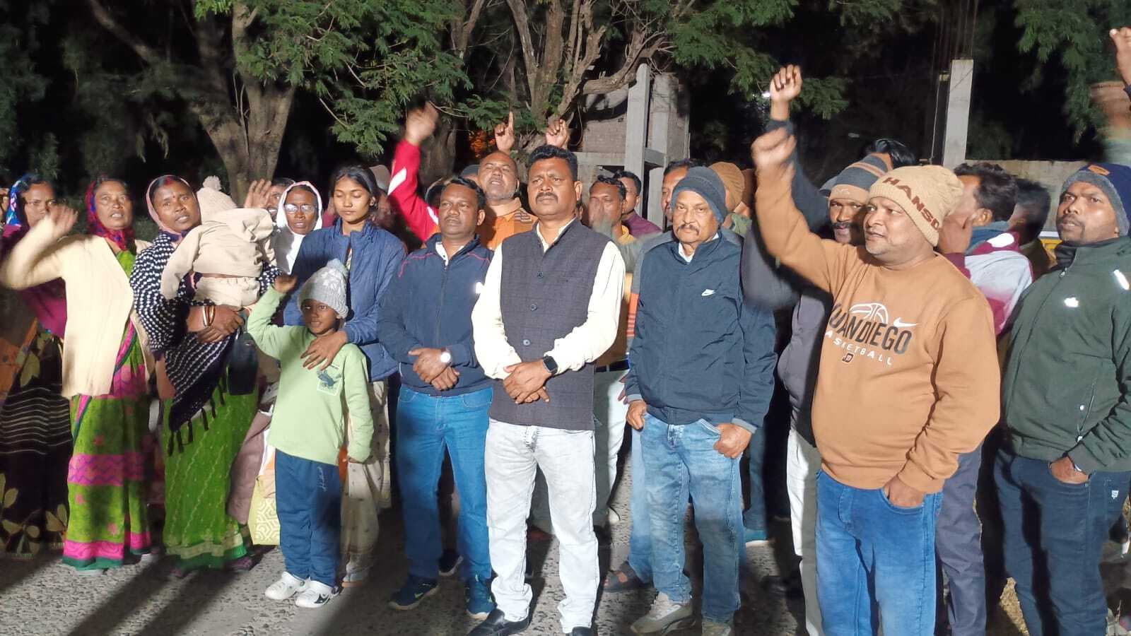 East Singhbhum News : यूसिल प्रबंधन के साथ वार्ता विफल आज से ठेका मजदूर हड़ताल पर