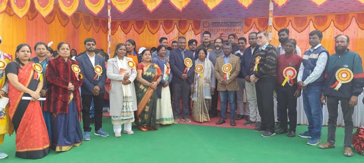 East Singhbhum News : प्रतियोगिताओं में दिखी छात्रों की प्रतिभा