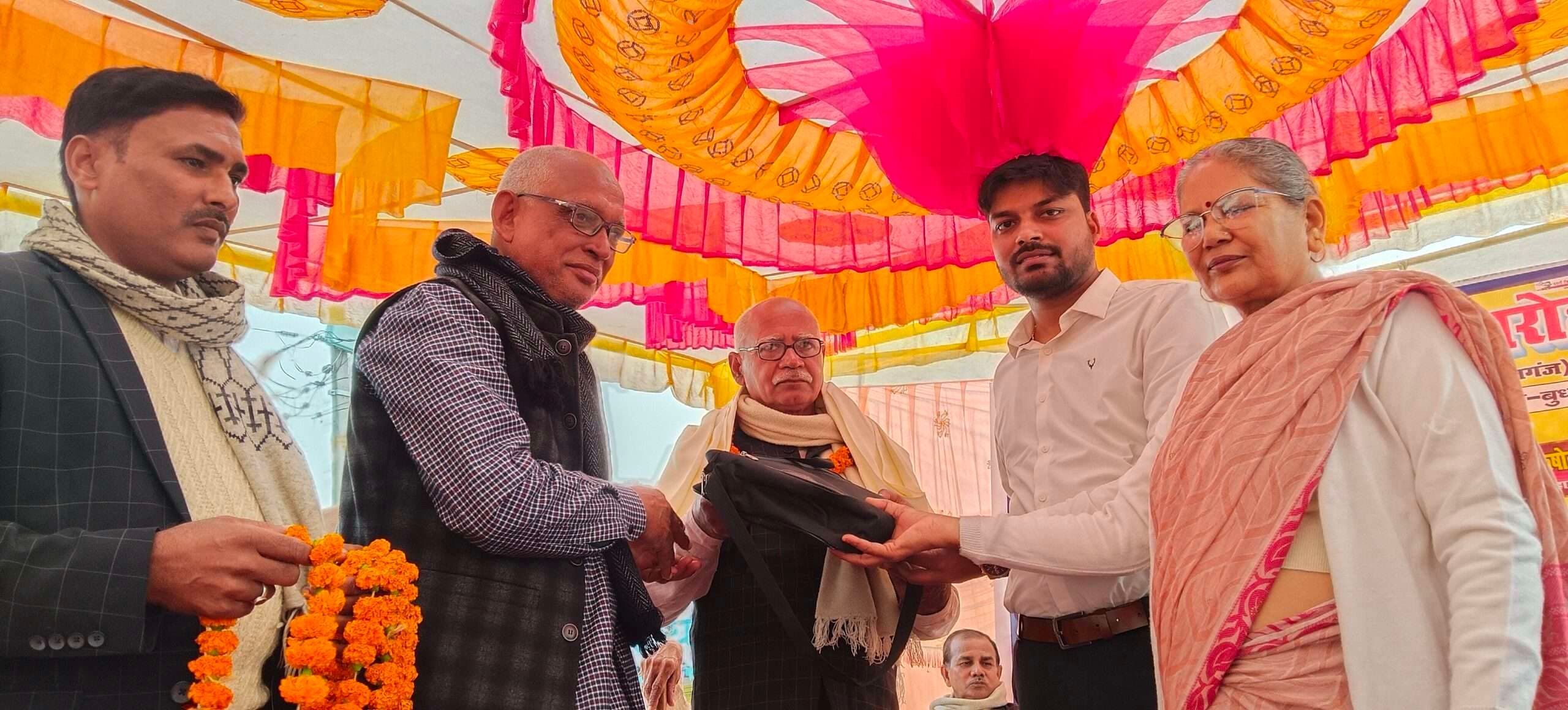 सेवानिवृत्त होने के बाद भी समाज के लिए मार्गदर्शक बने रहते हैं शिक्षक