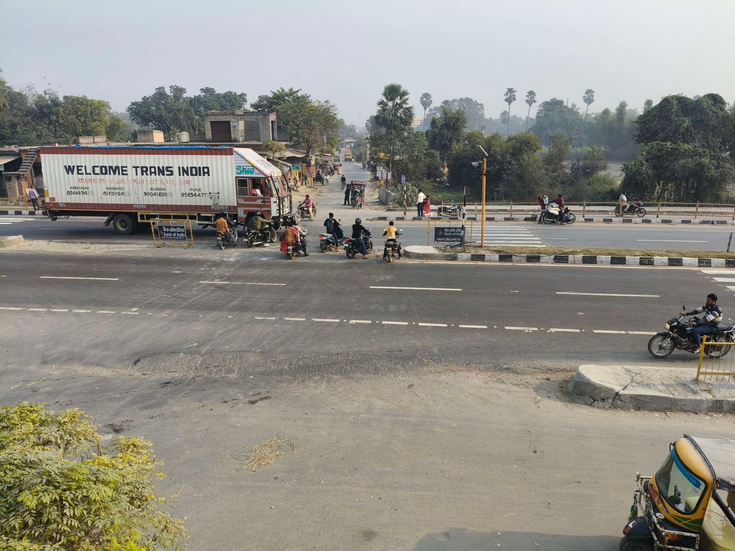 Motihari: एनएच-27 पर दीपउ का अवैध कट अब भी असुरक्षित, पुलिस की तैनाती नहीं