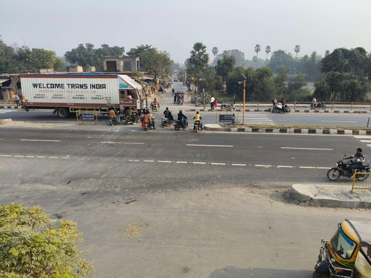 Motihari: एनएच-27 पर दीपउ का अवैध कट अब भी असुरक्षित, पुलिस की तैनाती नहीं