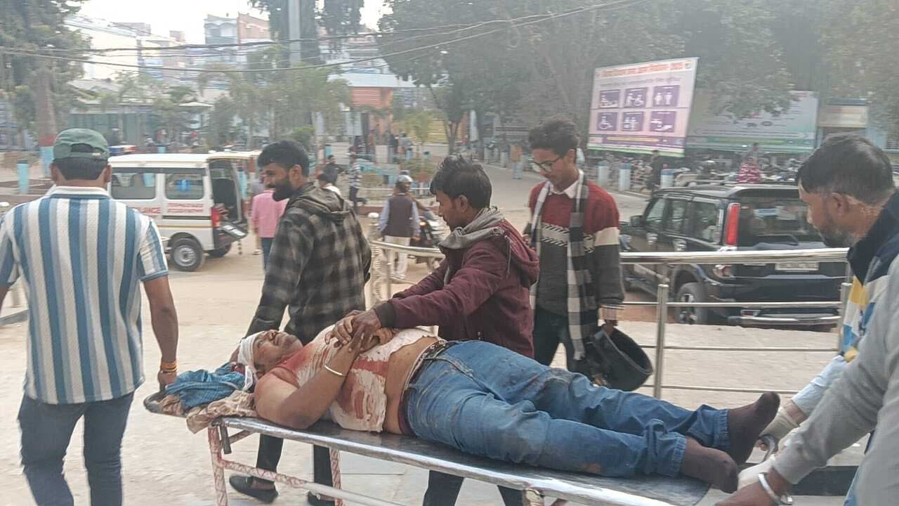 कुचायकोट में पुरानी रंजिश में बुजुर्ग पर टांगी से किया हमला, हालत गंभीर