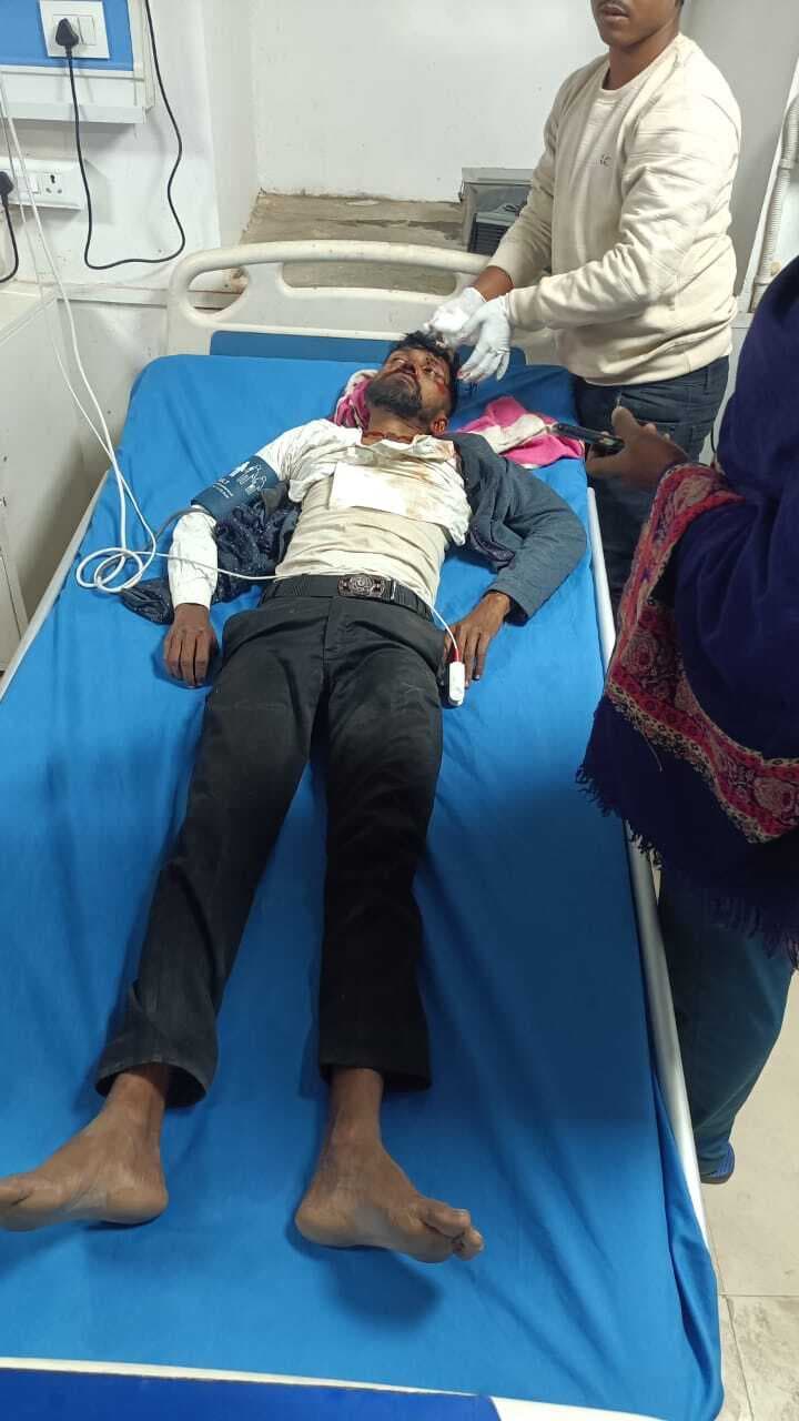 सड़क दुघर्टना में पूर्व पंचायत समिति सदस्य जख्मी