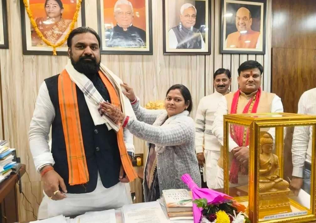 पूर्व जिप अध्यक्ष ने डिप्टी सीएम सम्राट चौधरी को किया सम्मानित