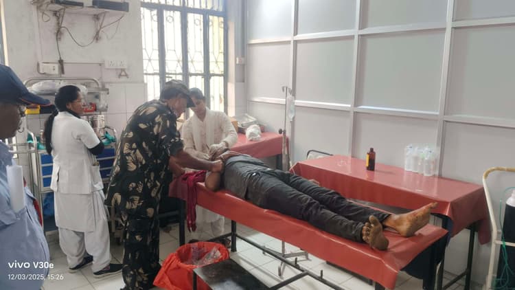 ट्रैक्टर के धक्के से बाइक सवार मुखिया पुत्र घायल