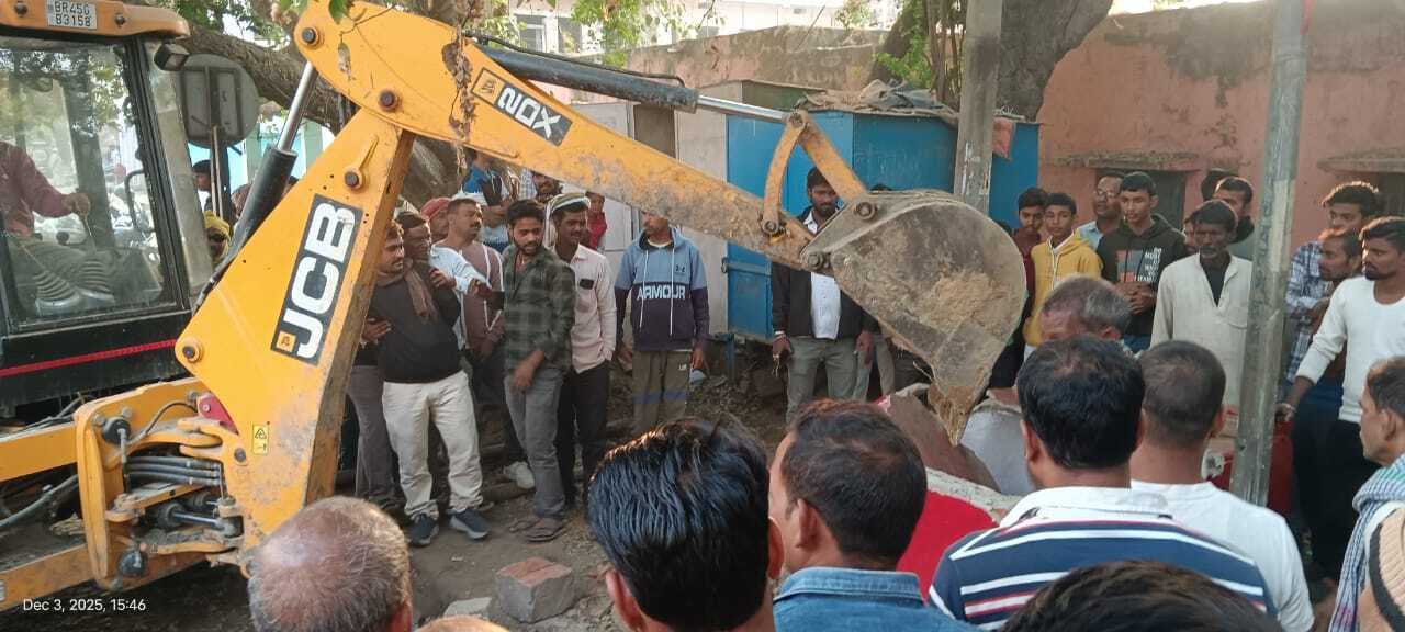 मोहनिया के डड़वा में नगर प्रशासन ने हटाया अतिक्रमण