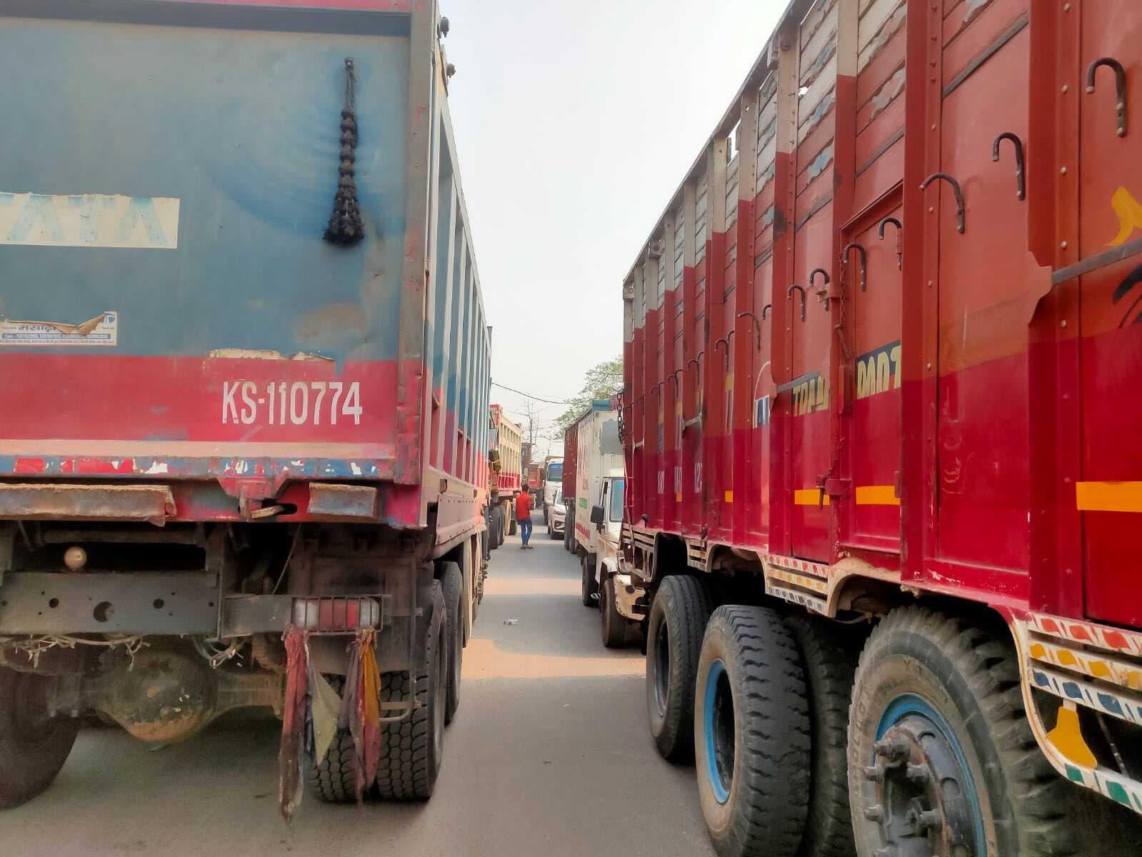 hajipur news. डीपीआर मंजूर होने के एक साल बाद भी एनएच 322 को फोरलेन करने का काम शुरू नहीं