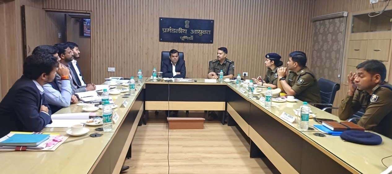 बांग्लादेश व पश्चिम बंगाल की सीमा पर पूरी निगरानी रखें, सीओ-थानेदार देंगे संयुक्त प्रतिवेदन  : कमिश्नर