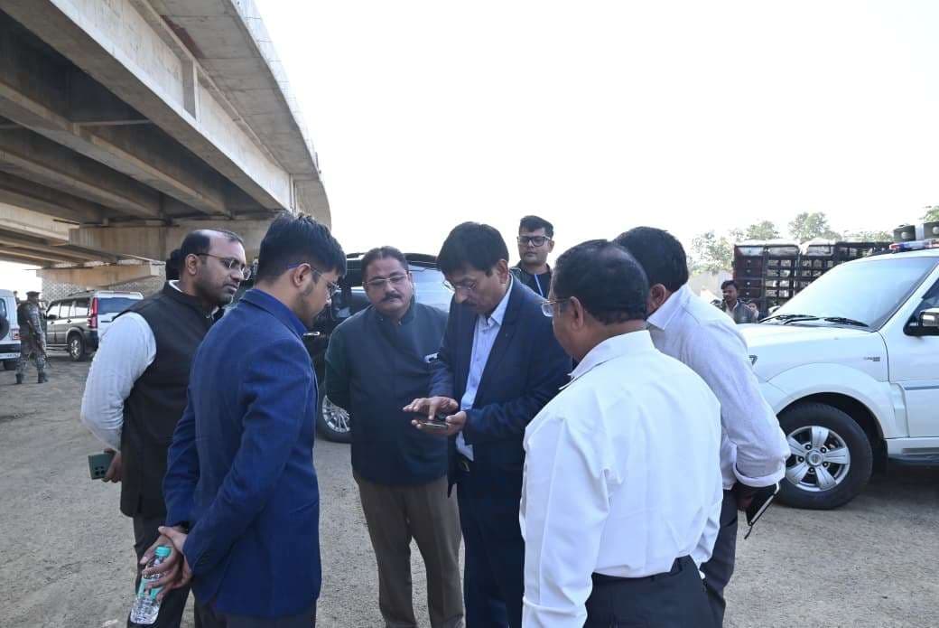 Deoghar news : अंडर पास निर्माण पर दें विशेष जोर, ग्रीन कॉरिडोर व आरओबी के काम में तेजी लायें : डीसी