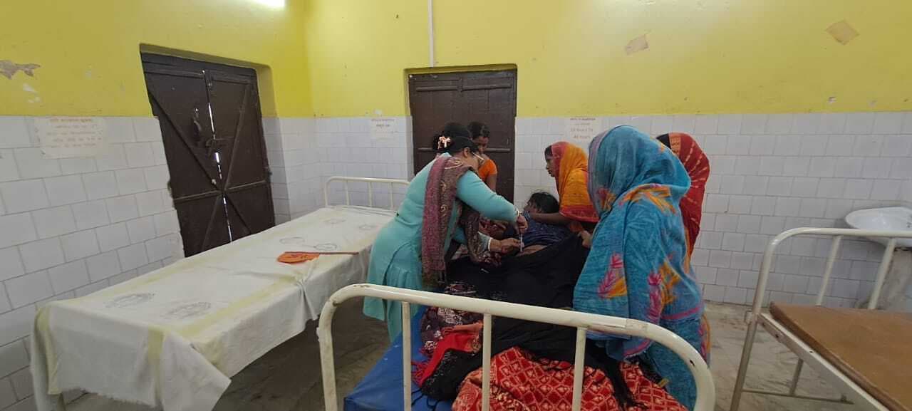 आग की चपेट में आने से महिला झुलसी, हायर सेंटर रेफर