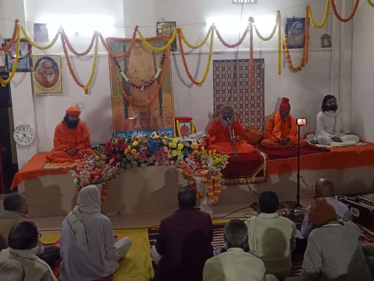 मदनसाही में सत्संग में जुटी श्रद्धालुओं की भीड़