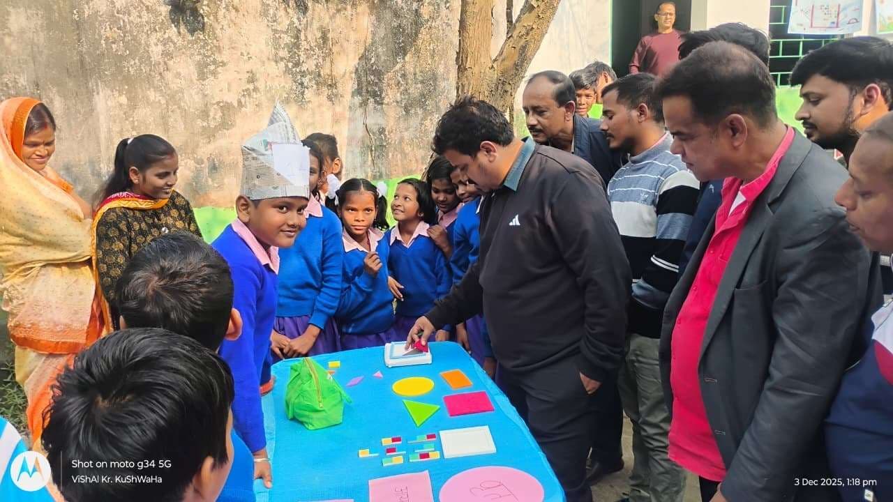 बरहरवा में आयोजित गणित मेला में बच्चों ने दिखाया अपना हुनर