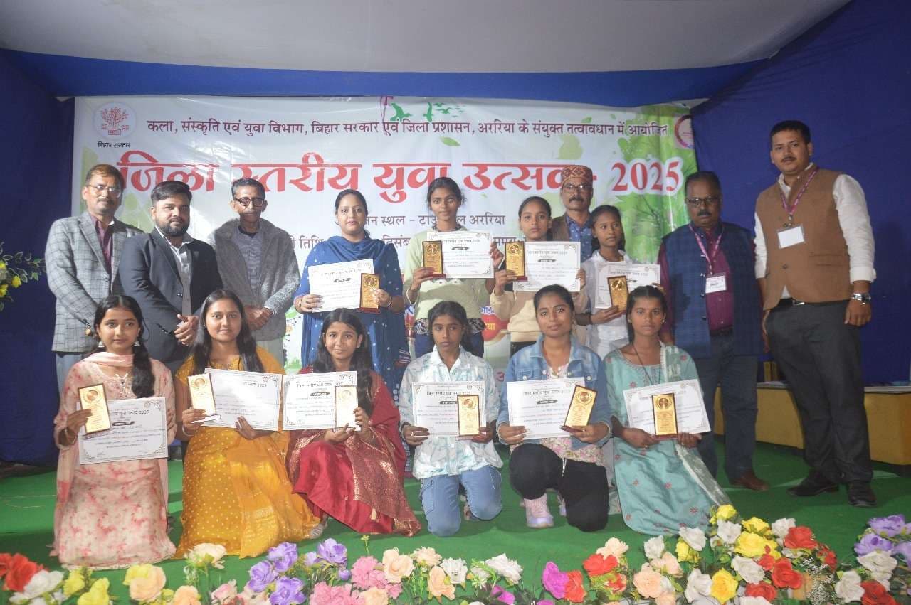 युवा उत्सव में उत्कृष्ट प्रदर्शन करने वाले छात्रों को किया सम्मानित