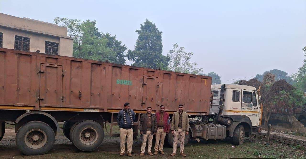 वैध चालान नहीं दिखाने पर दो ट्रक जब्त