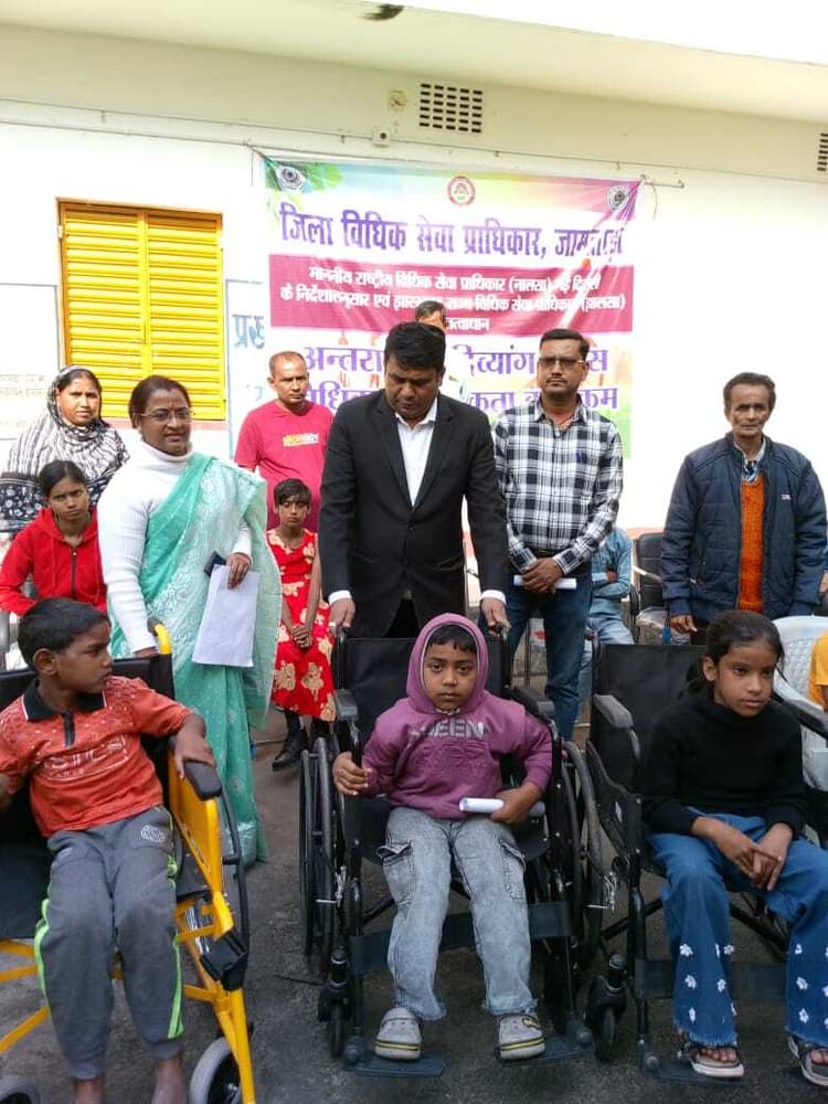 शिविर लगाकर दिव्यांग बच्चों को दी गयी ट्राईसाइकिल