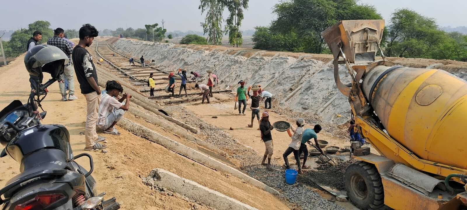 डकरा नाला पंप नहर योजना : निर्माण कार्य की धीमी रफ्तार से किसान परेशान