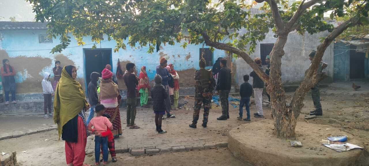 बंद घर व दुकान से ताला तोड़ कर लाखों की चोरी