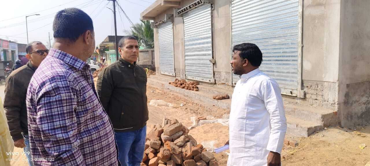 ग्रेन गोला बैंक जमीन की जांच को पहुंचे एसडीओ