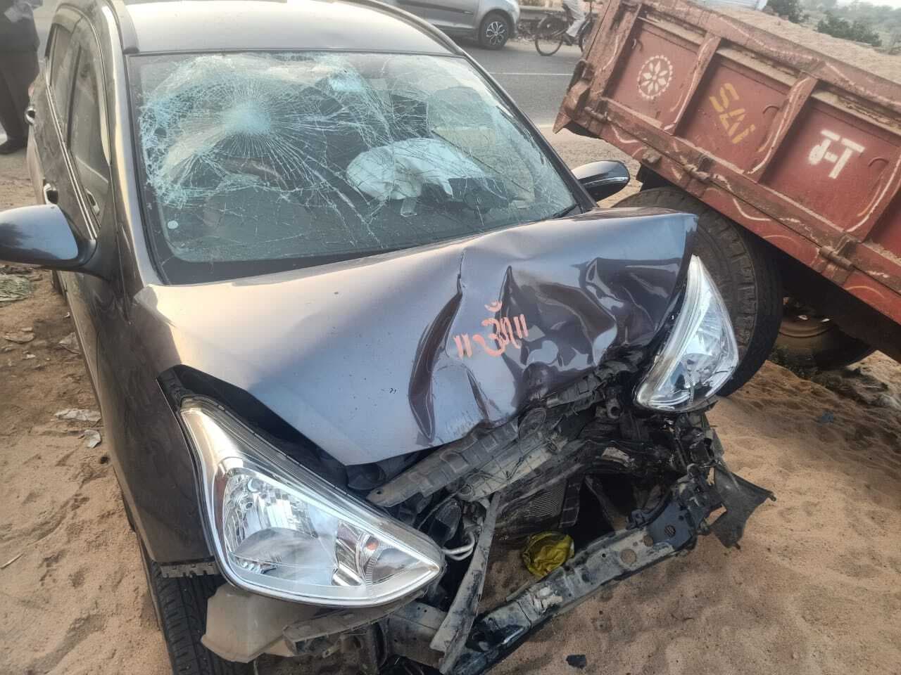 Deoghar news : देवीपुर : सरपता के पास कार के धक्के से बाइक सवार पति की मौत, पत्नी की हालत गंभीर