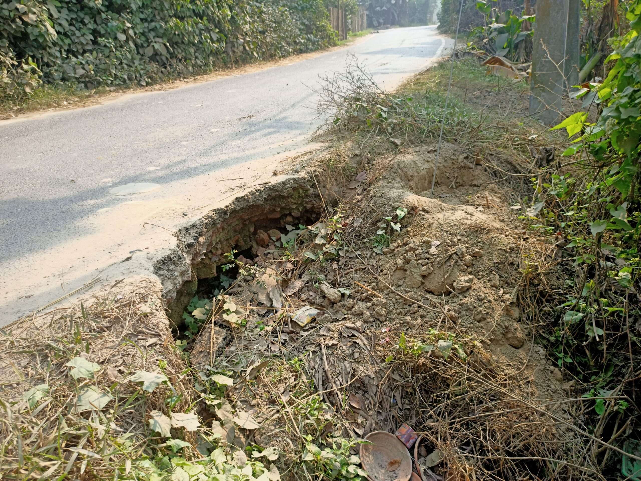 Madhubani News : रेनकट होने से प्रतिदिन दुर्घटनाग्रस्त हो रहे हैं वाहन चालक