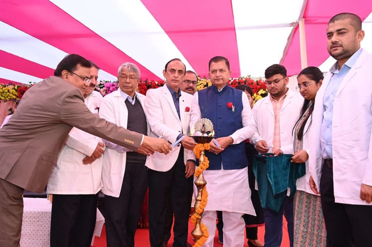 Madhubani News : मधुबनी मेडिकल कॉलेज अस्पताल में व्हाइट कोट समारोह आयोजित