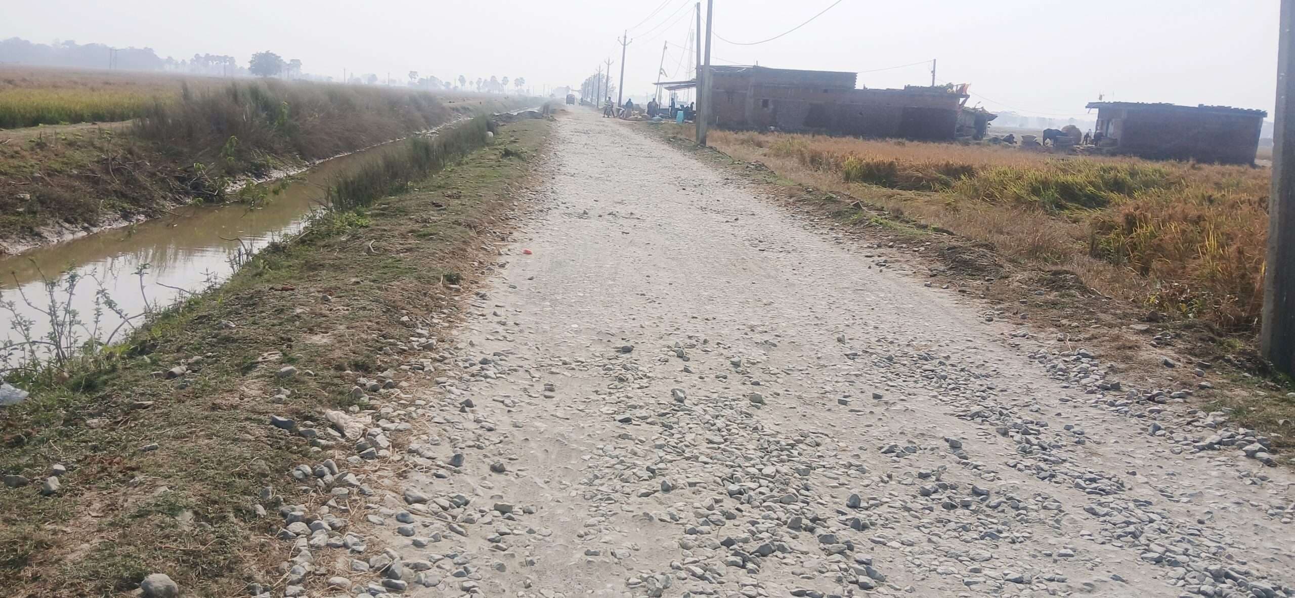 Aurangabad news : एक वर्ष बाद भी काम अधूरा, ग्रामीणों में आक्रोश