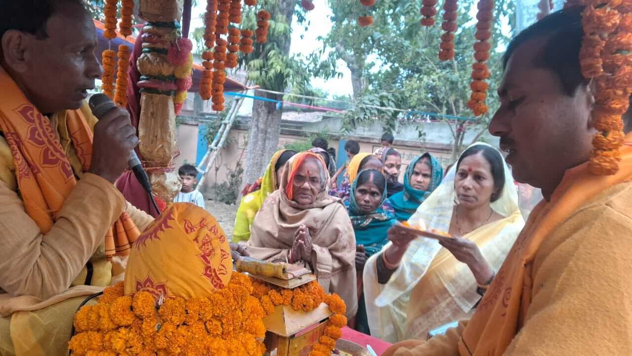 ज्योति कलश रथ का नीरपुर में श्रद्धालुओं ने की पूजा