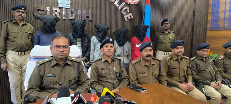 Giridih News :रातभर चली छापेमारी, पांच गिरफ्तार