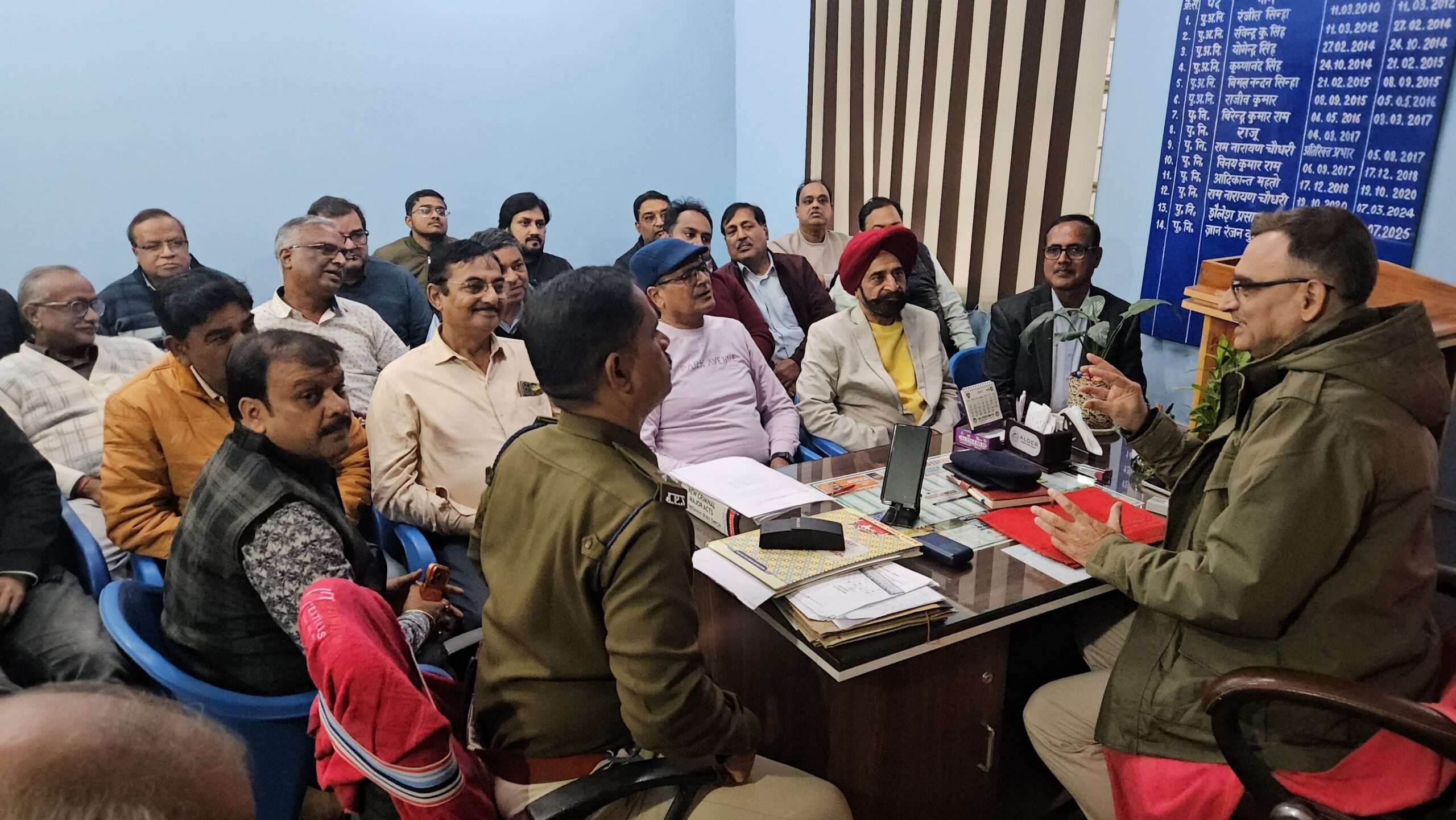 Giridih News :सुरक्षा व्यवस्था को ले पुलिस ने व्यवसायियों के साथ की बैठक