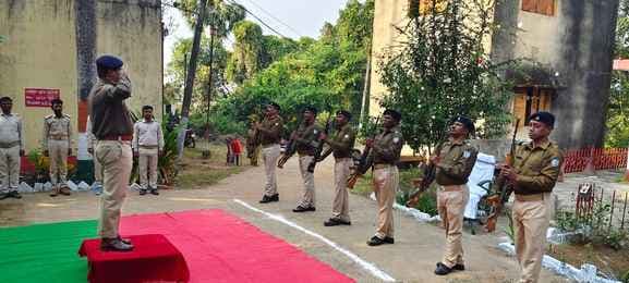 एसपी ने देवडांड थाना का किया वार्षिक निरीक्षण